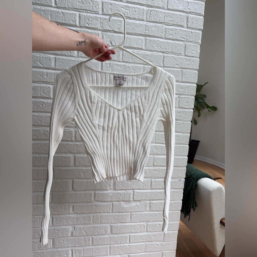 Long sleeve white cropped sweater top